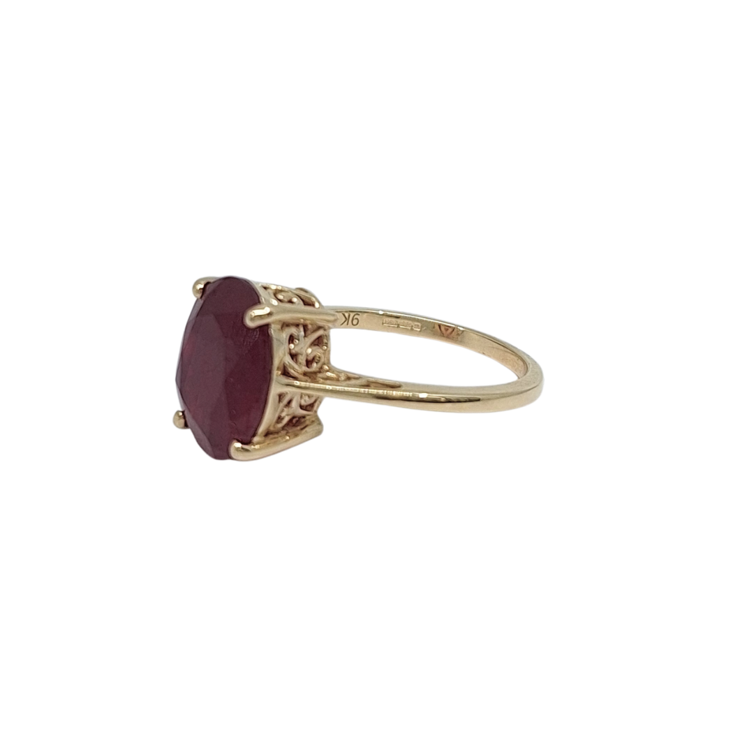 9ct Yellow Gold Red Stone Ring