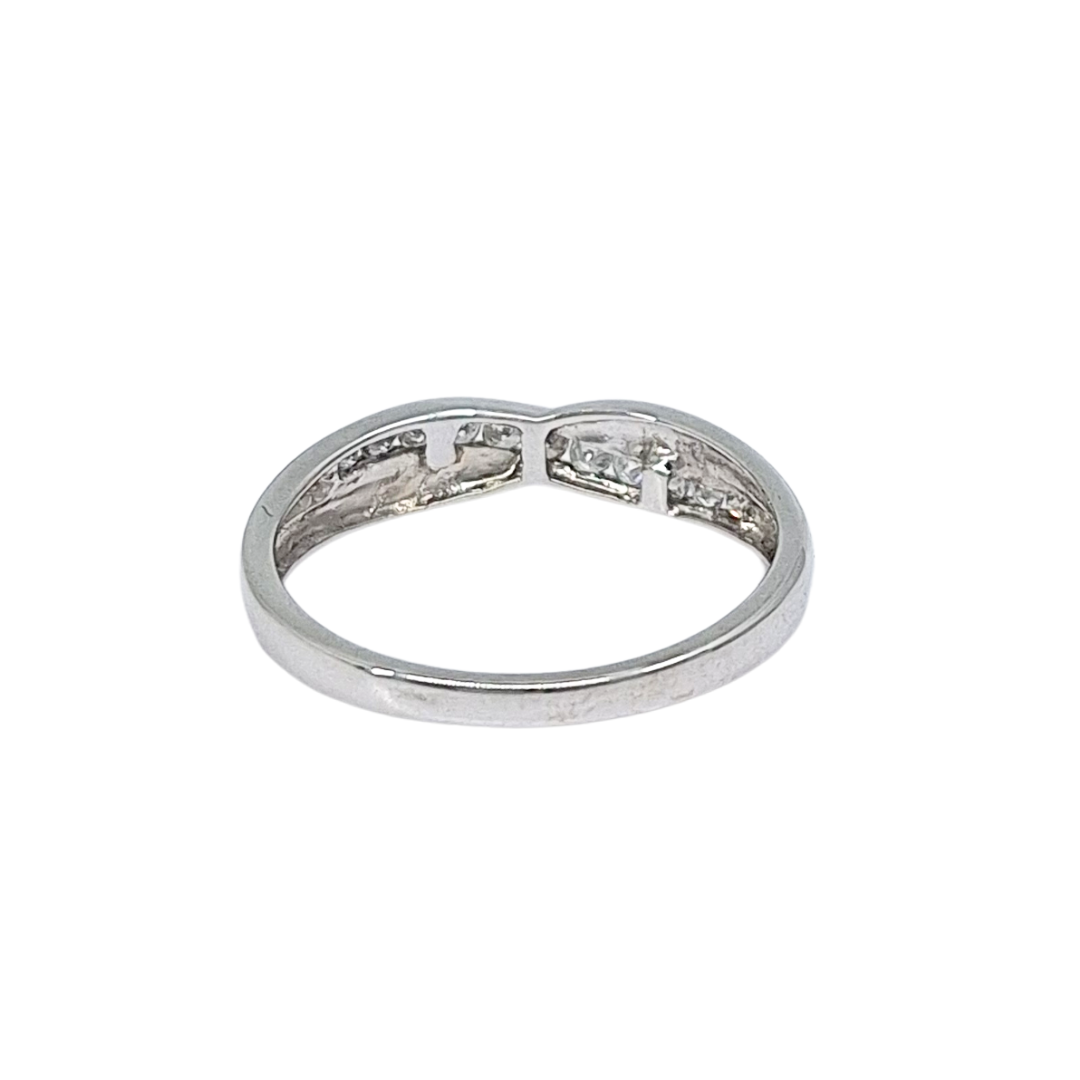 18ct White Gold Diamond CrossOver Ring 0.20ct