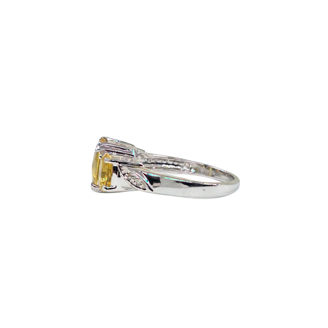 9ct White Gold Yellow Beryl 3 Stone Ring