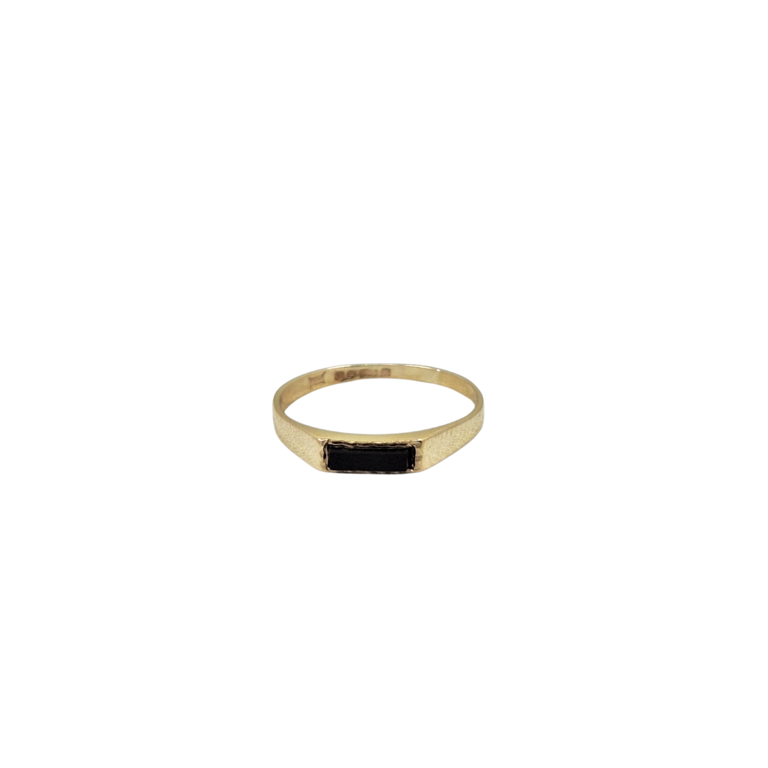 9ct Yellow Gold Baby Onyx Ring