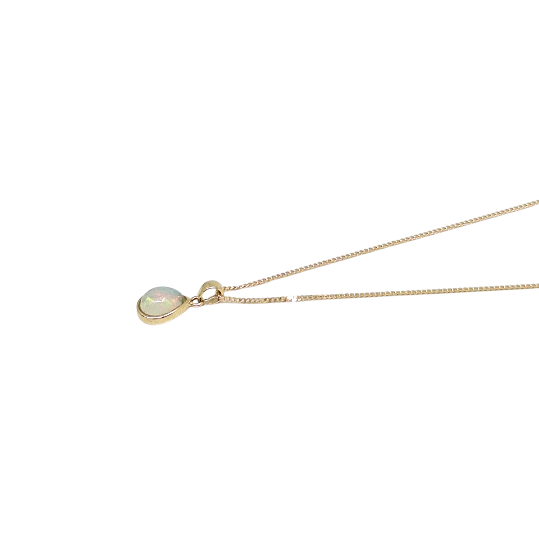 9ct Yellow Gold Opal Pendant & Chain 16-18"