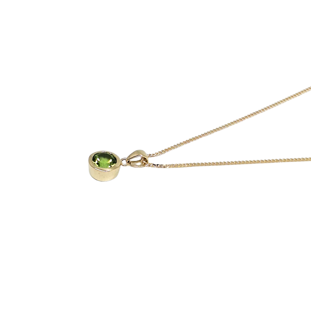 9ct Yellow Gold Peridot Pendant & Chain 16-18"