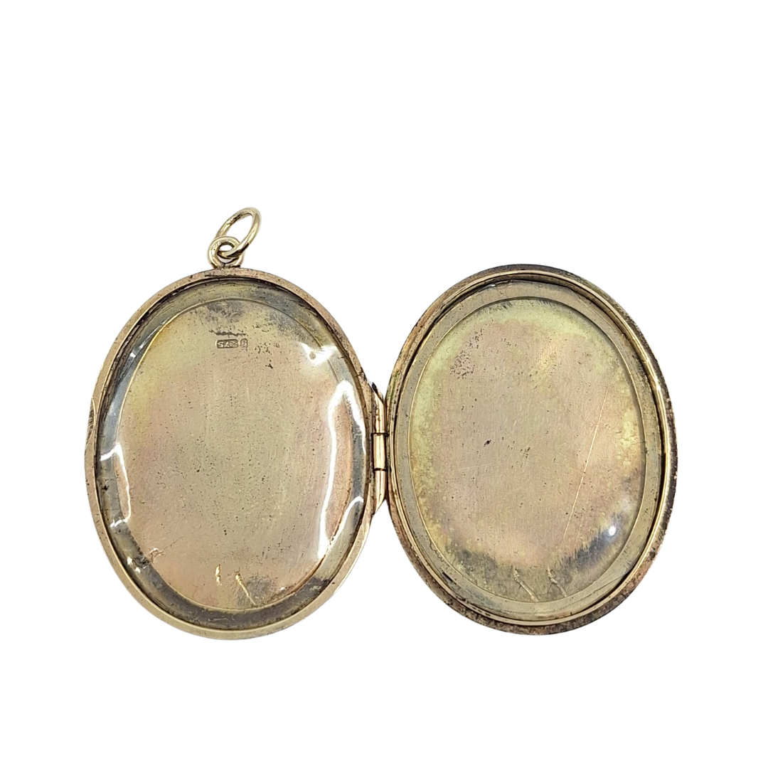 9ct Yellow Gold Oval Patterned Locket