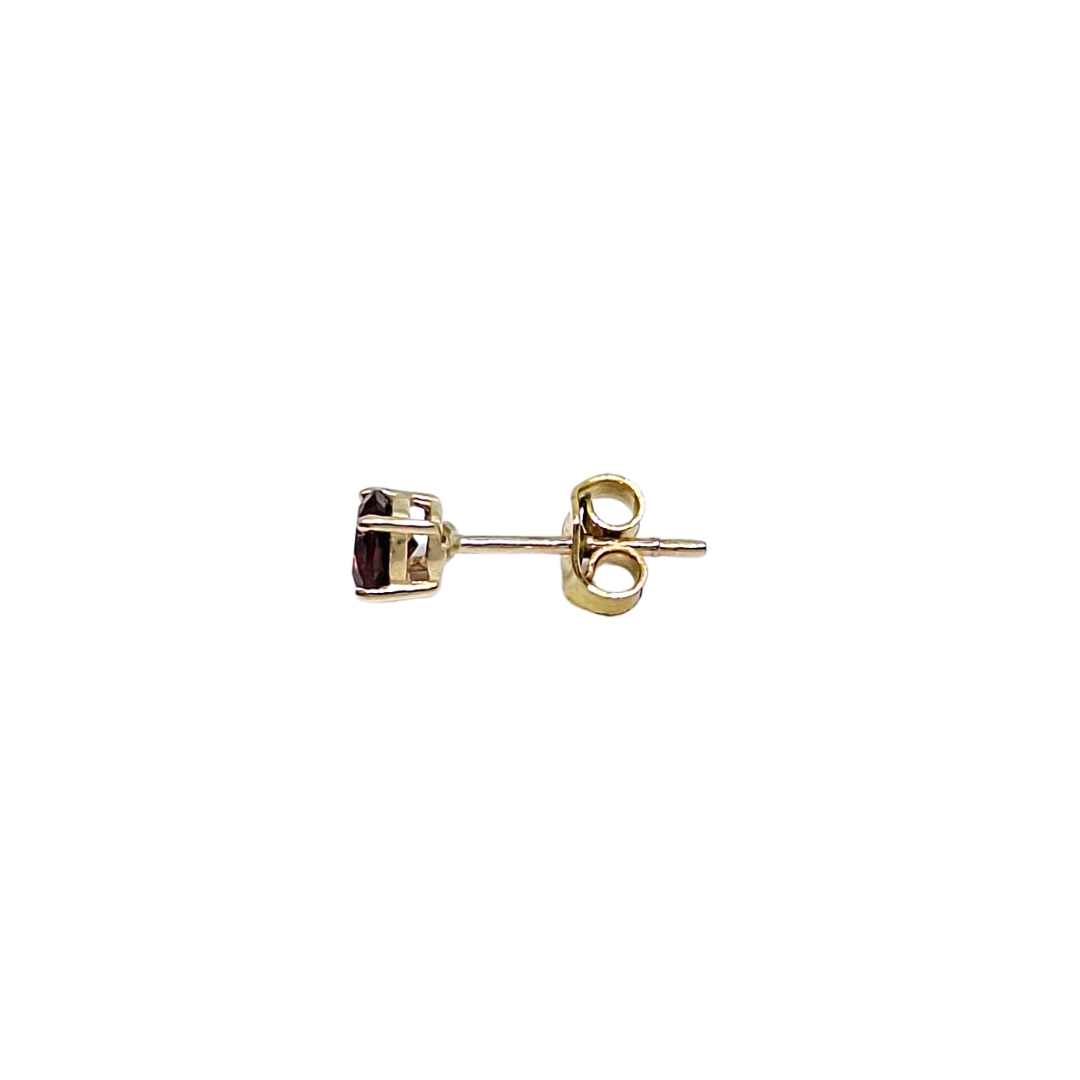 9ct Yellow Gold Garnet Stud Earrings