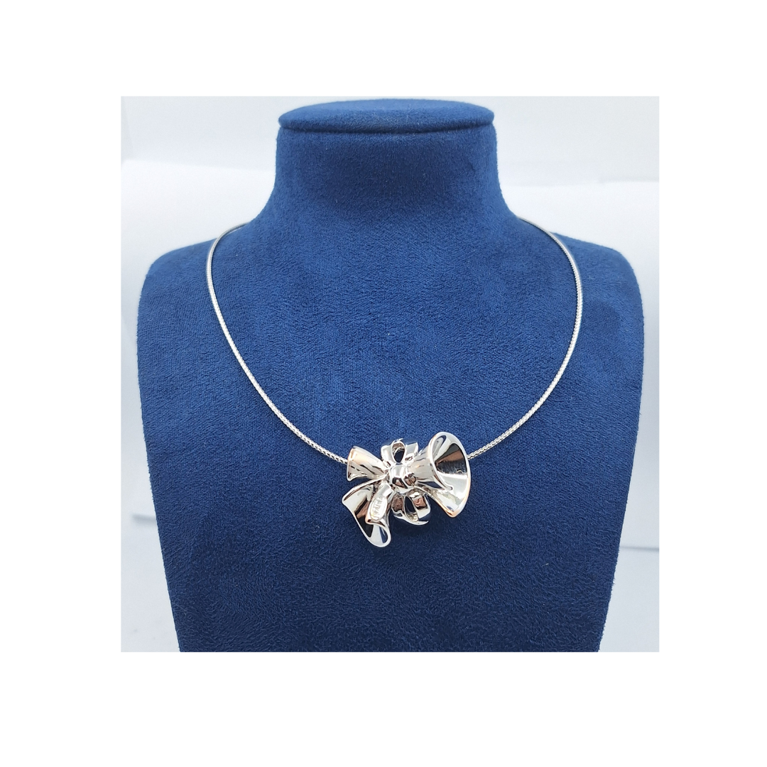 18ct White Gold Earring Necklace And Pendant Set