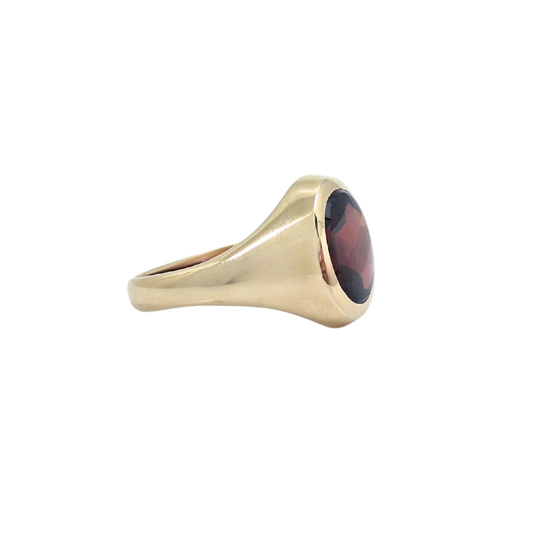 9ct Yellow Gold Red Stone Signet Ring