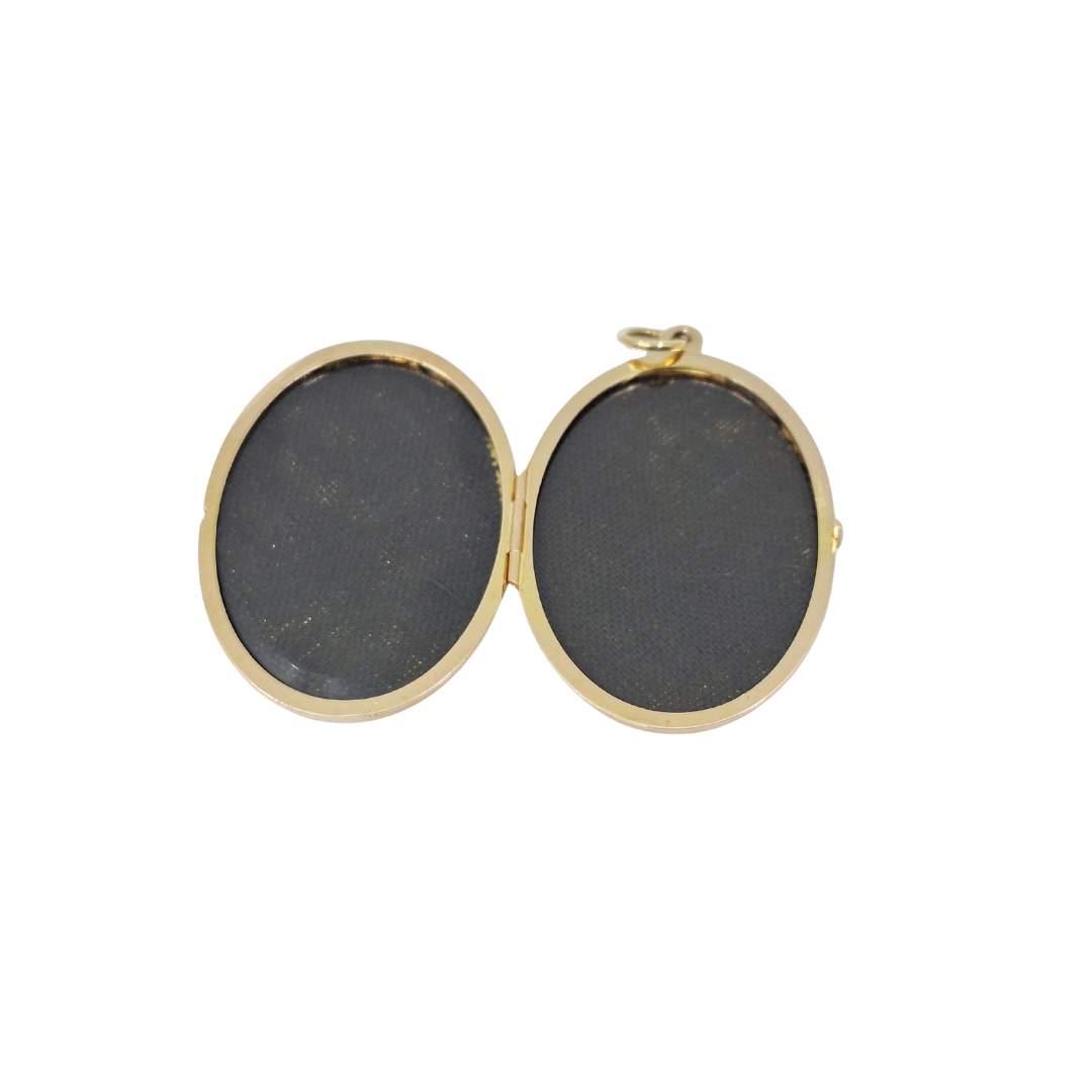 9ct Yellow Gold Engraved Oval Locket