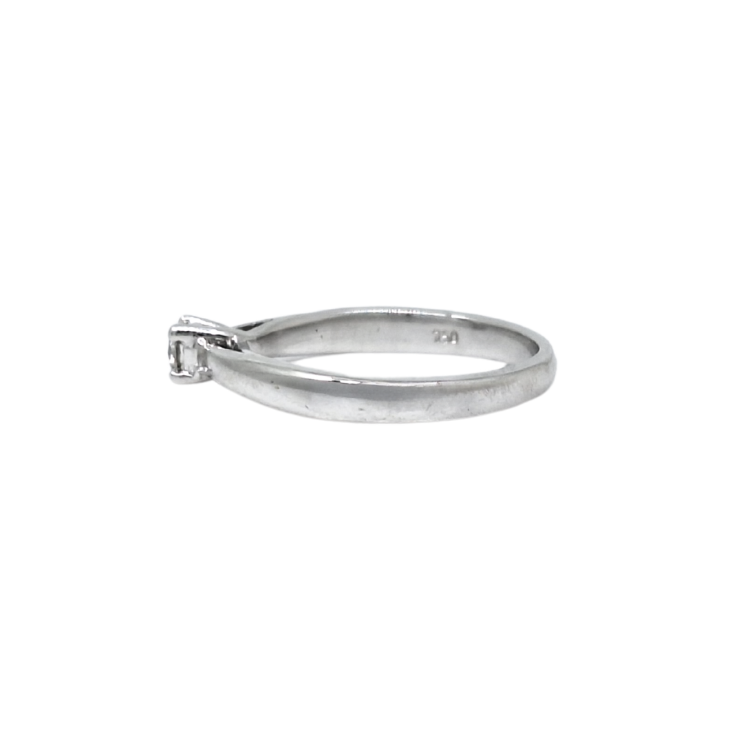 18ct White Gold Diamond Solitaire Ring