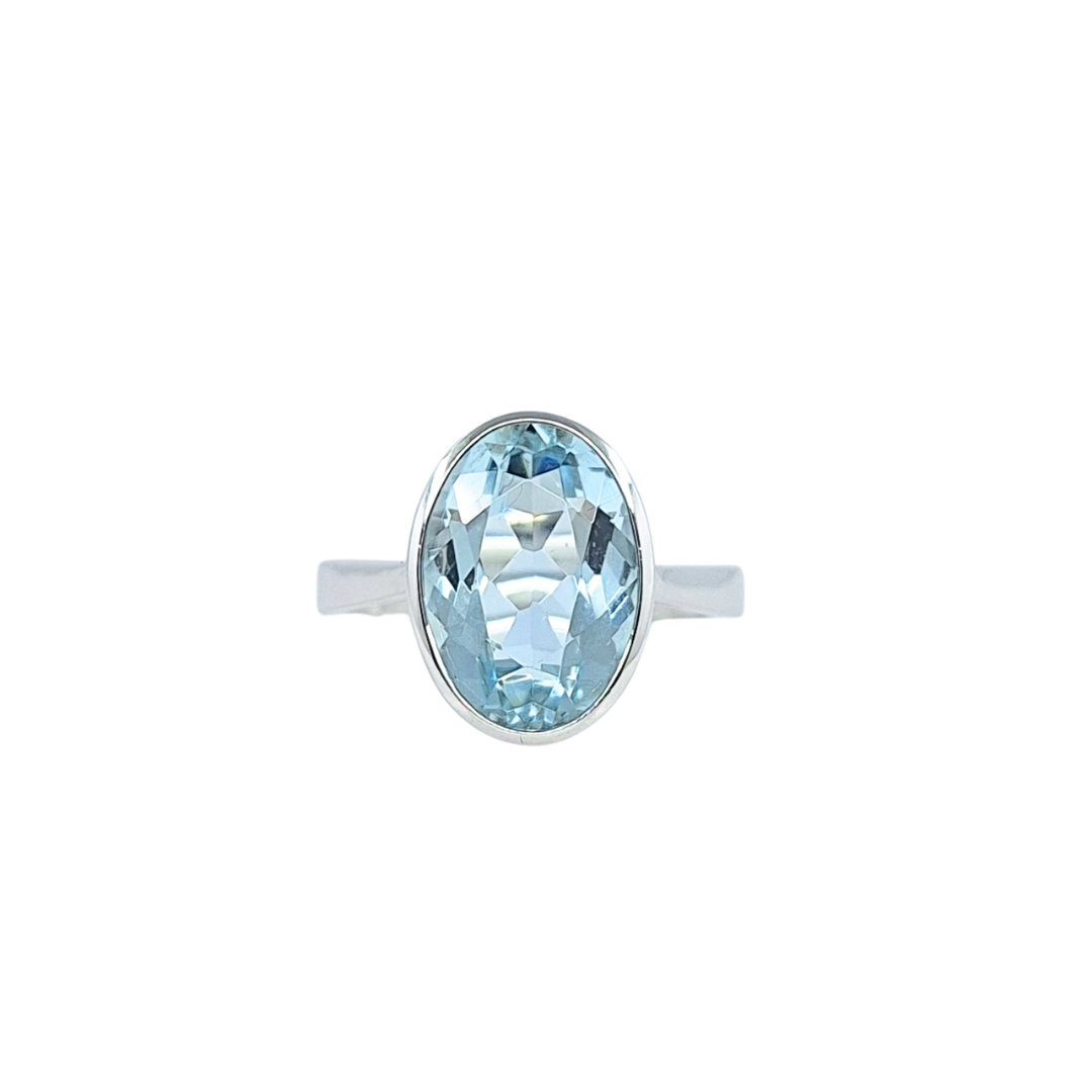 9ct White Gold Blue Topaz Ring