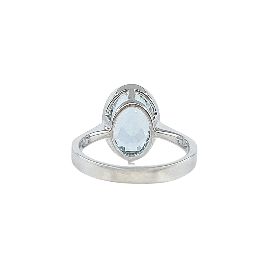 9ct White Gold Blue Topaz Ring