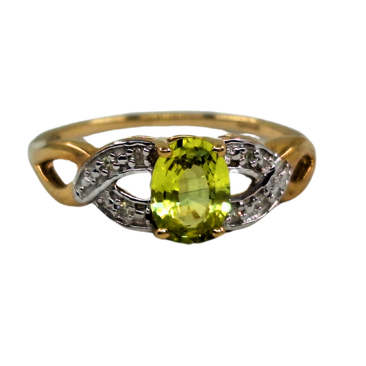 9ct Yellow gold Peridot and Cubic Zirconia ring