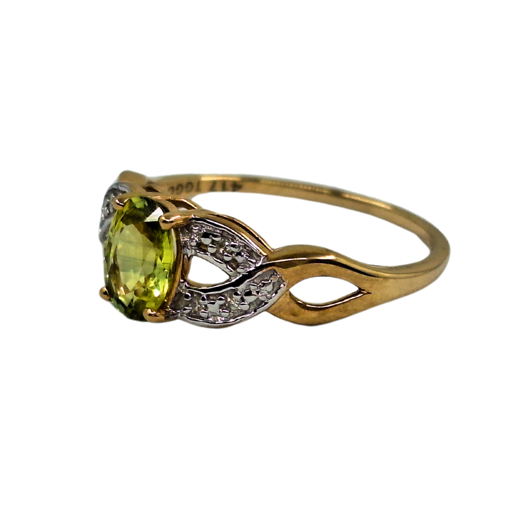 9ct Yellow gold Peridot and Cubic Zirconia ring