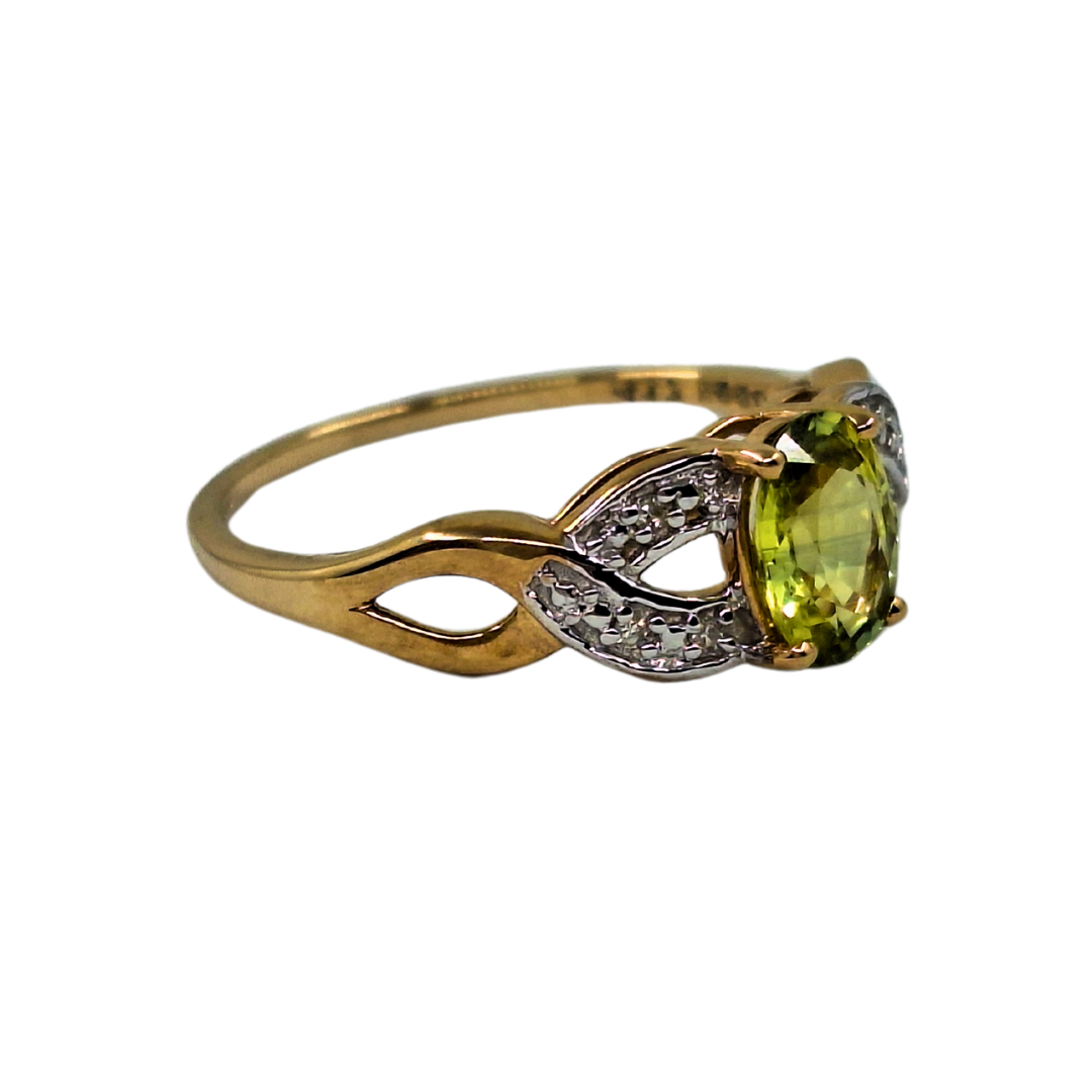 9ct Yellow gold Peridot and Cubic Zirconia ring