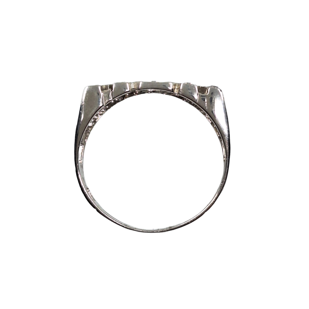 9ct White Gold Cubic Zirconia Mum Ring