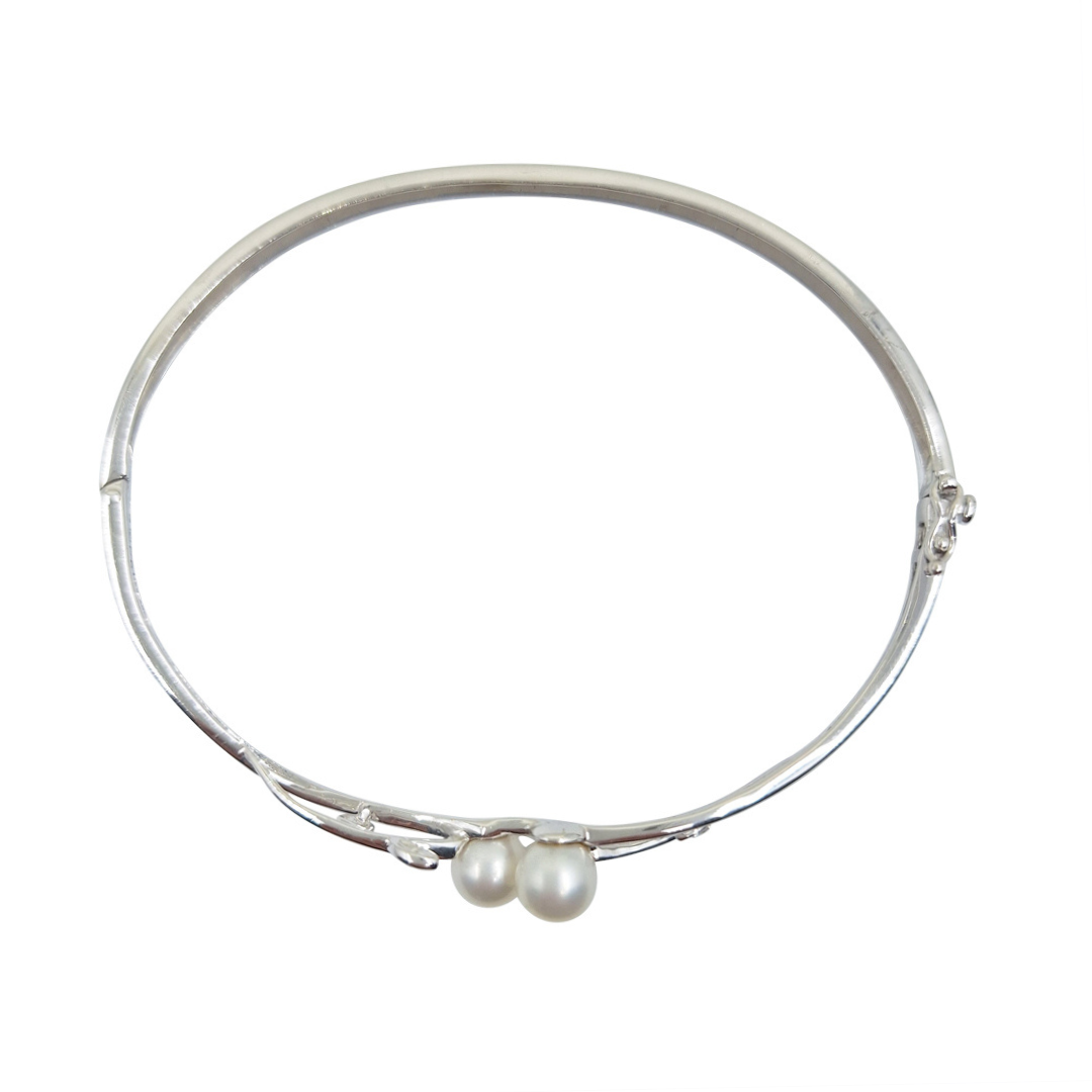 9ct White Gold Pearl Bangle