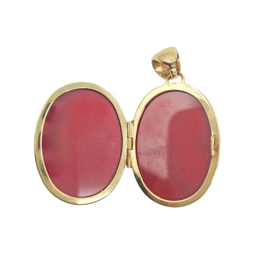 9ct Yellow Gold Oval Engraved Locket