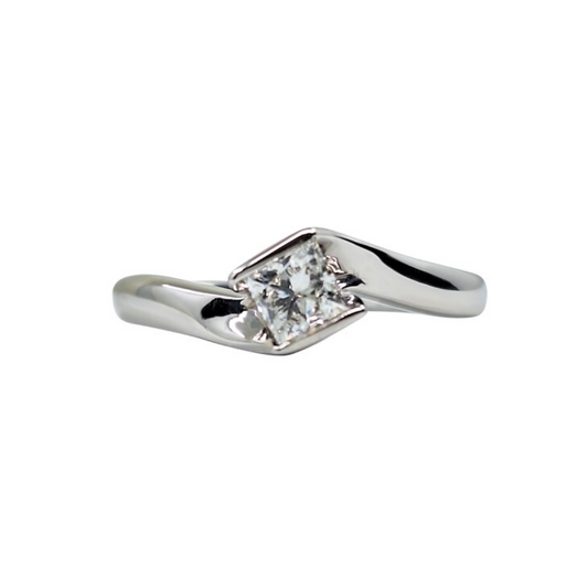 18ct White Gold Princess Cut Diamond Solitaire Ring