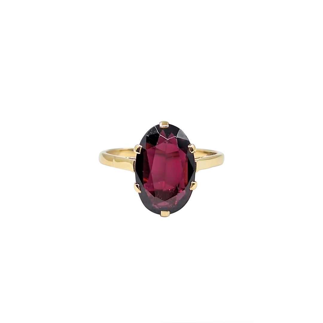 18ct Yellow Gold Garnet Solitaire Ring