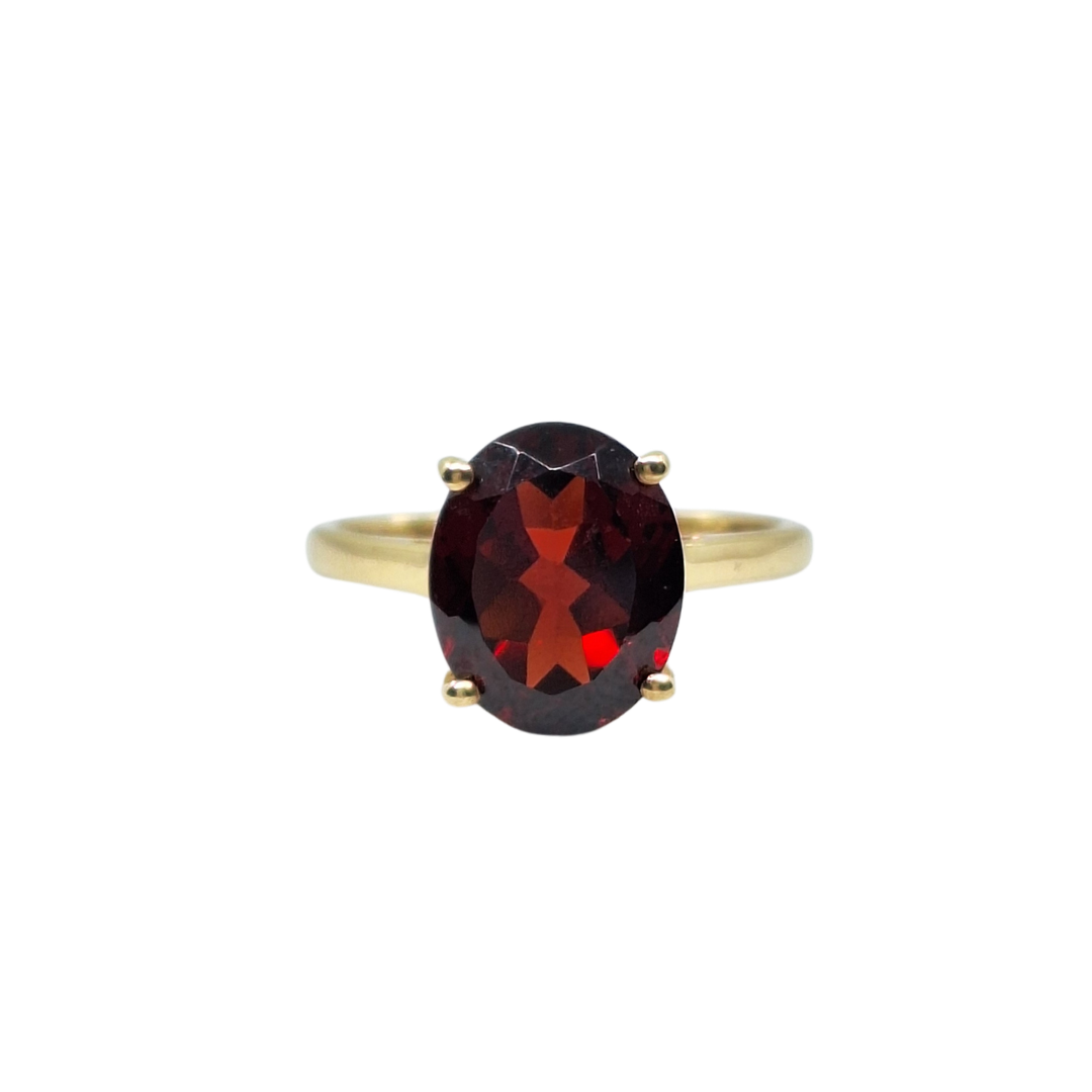 9ct Yellow Gold Garnet Solitaire Ring