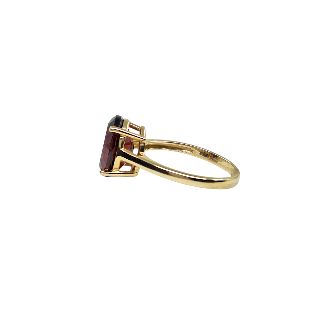 9ct Yellow Gold Garnet Solitaire Ring