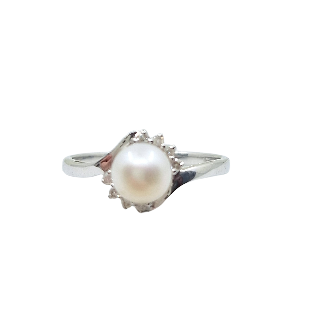 9ct White Gold White Pearl & Diamond Ring