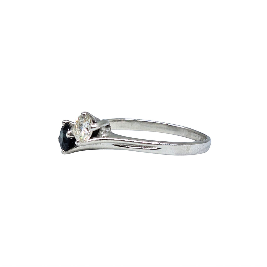 18ct White Gold Sapphire & Diamond Ring