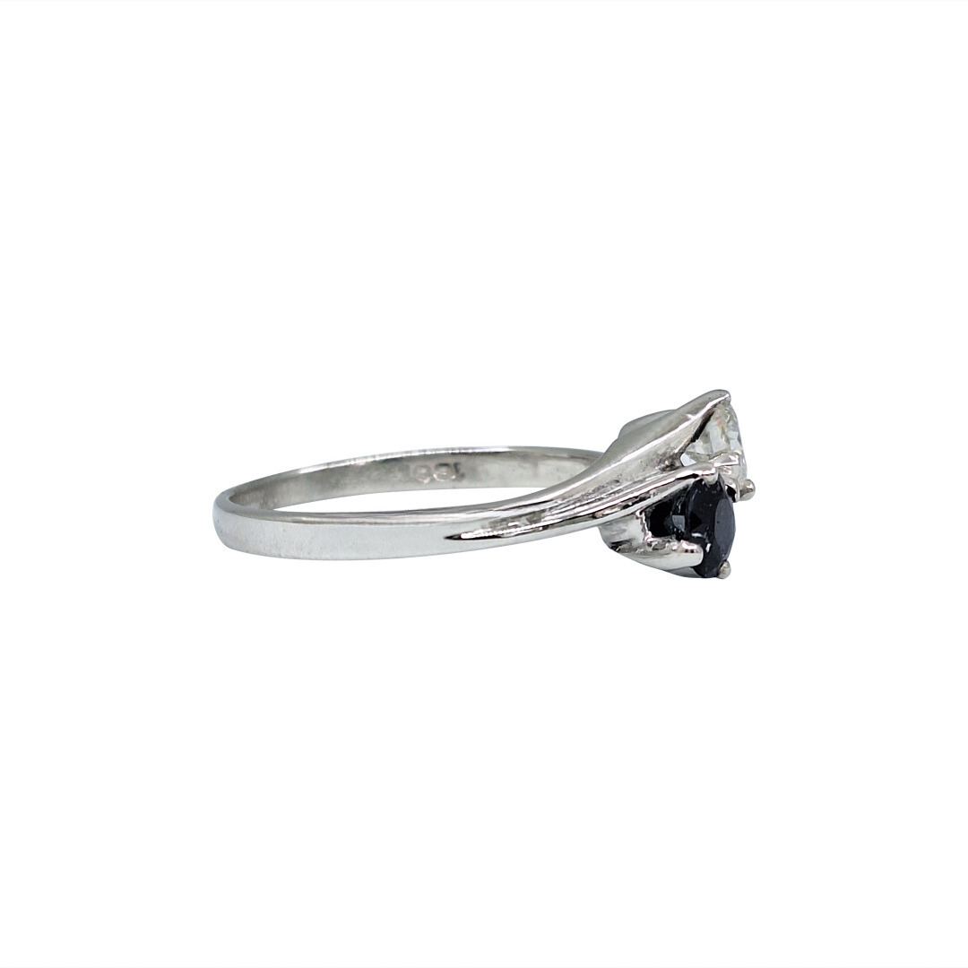 18ct White Gold Sapphire & Diamond Ring