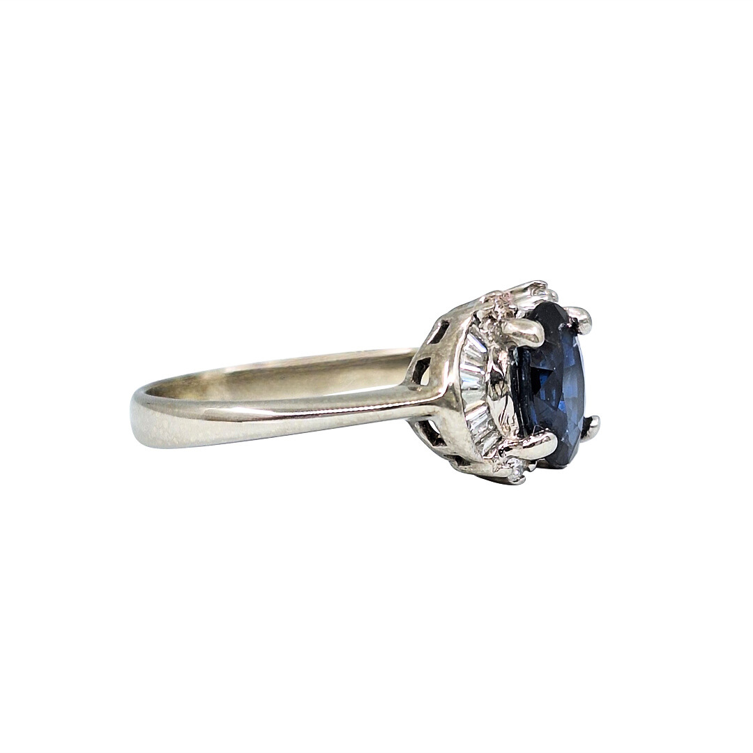 18ct White Gold Sapphire & Diamond Ring