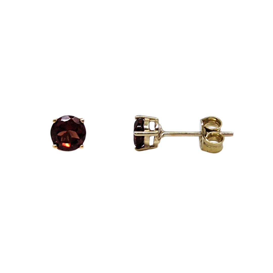 9ct Yellow Gold Garnet Stud Earrings