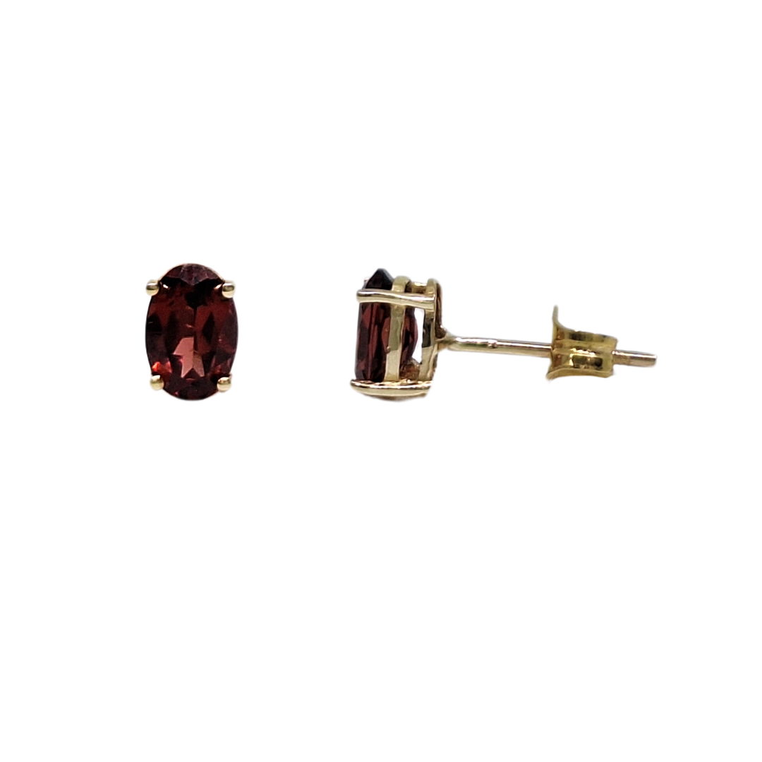 9ct Yellow Gold & Garnet Stud Earrings