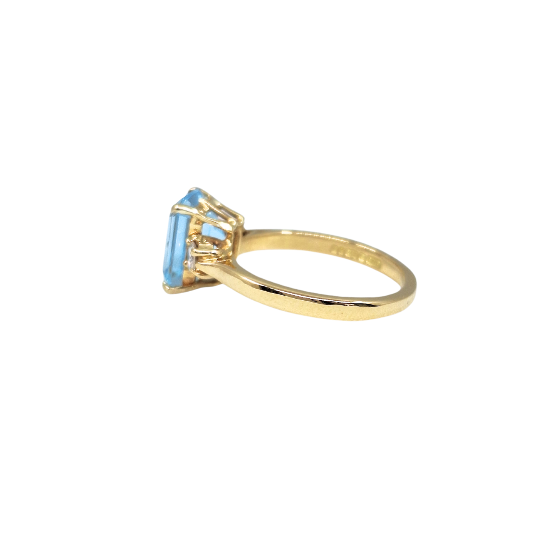 18ct Gold Aquamarine & Diamond Three Stone Ring