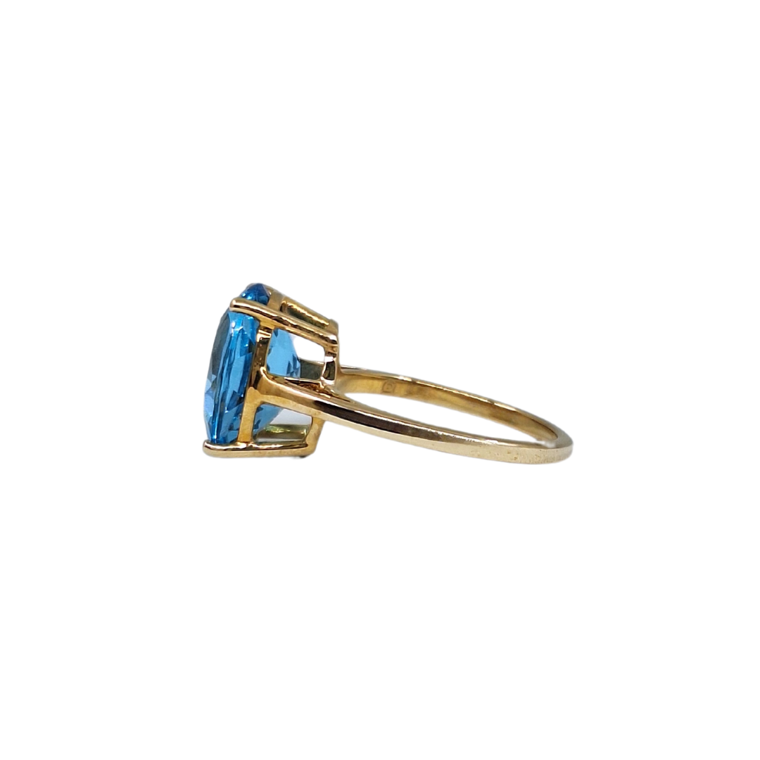 9ct Yellow Gold Blue Topaz Ring