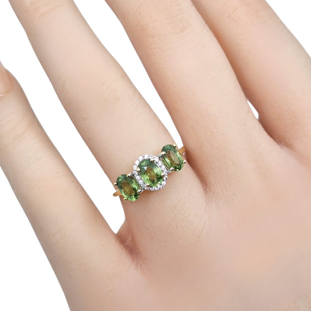 9ct Yellow Gold Green Garnet & White Zircon Ring