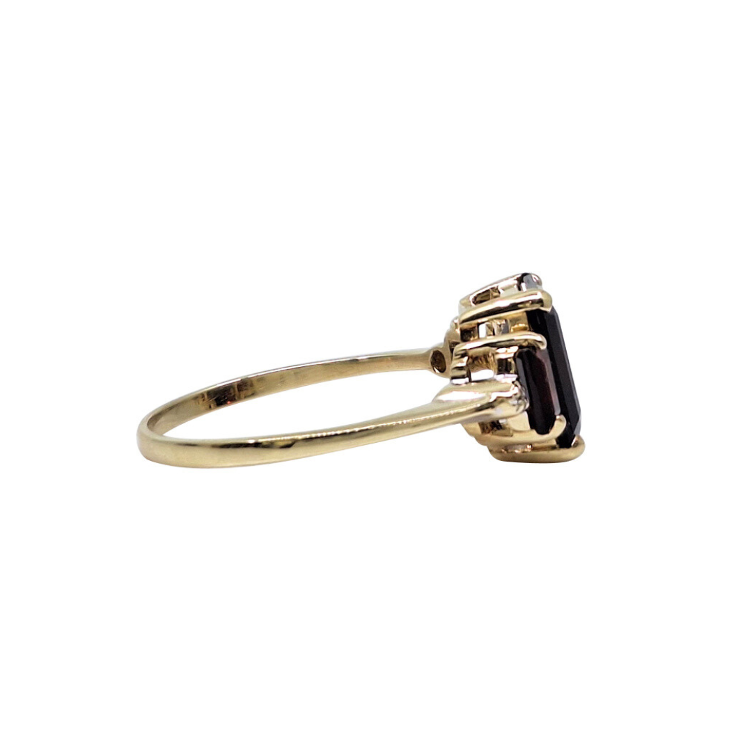 9ct Yellow Gold & Garnet Three Stone Ring