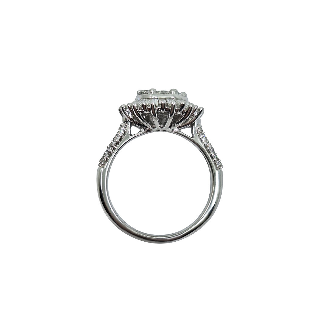 18ct White Gold Diamond Cluster Ring