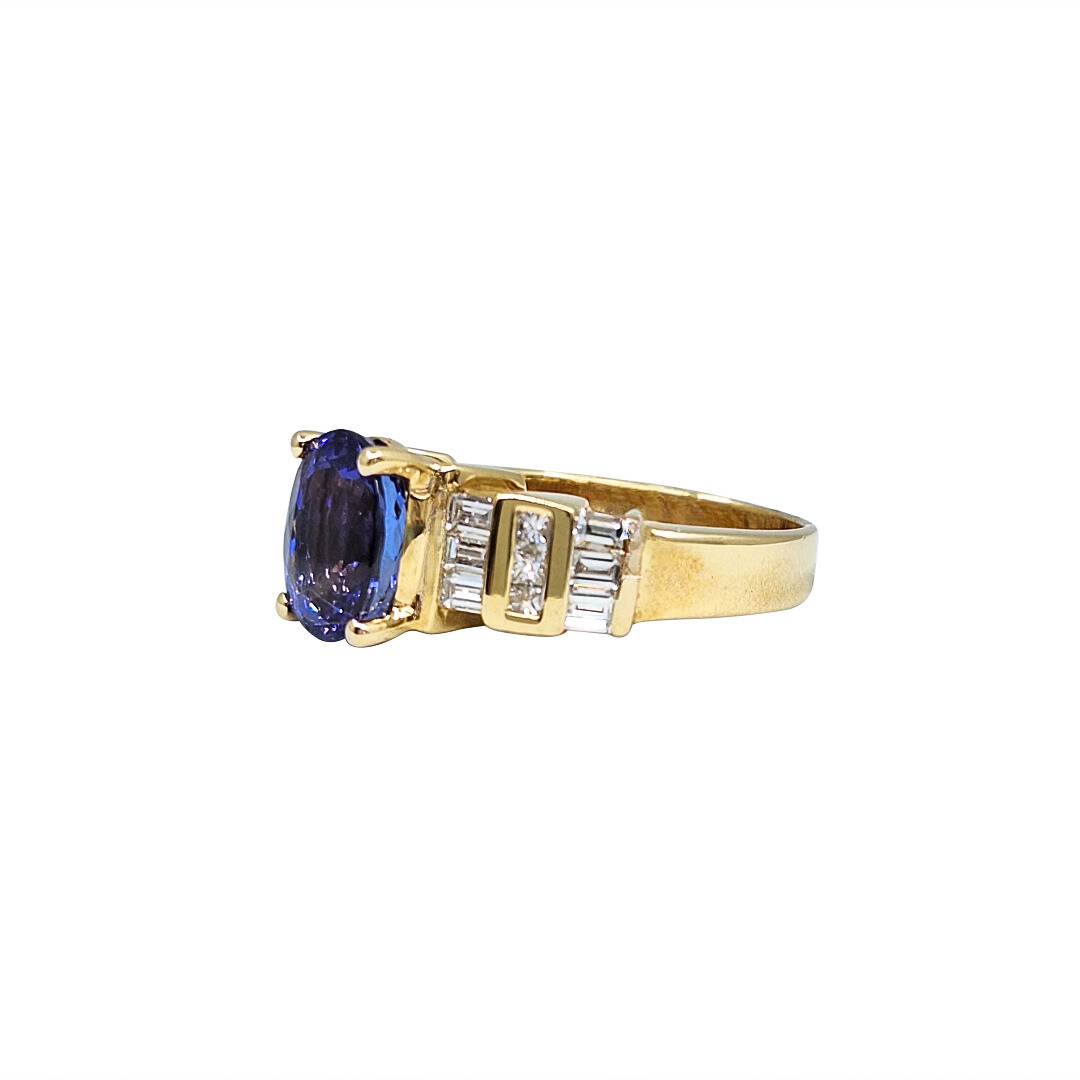 18ct Yellow Gold Tanzanite & Diamond Ring