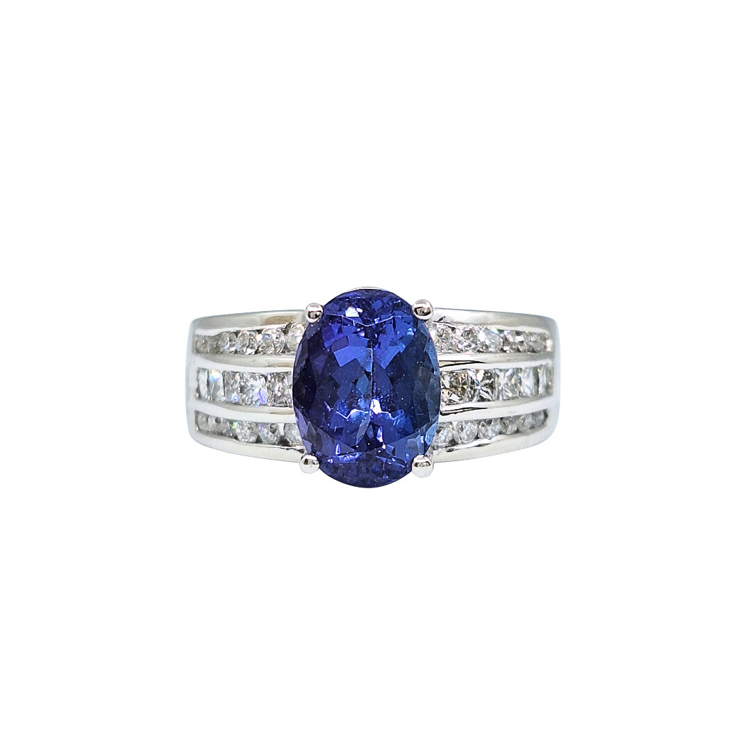 18ct White Gold Tanzanite & Diamond Ring