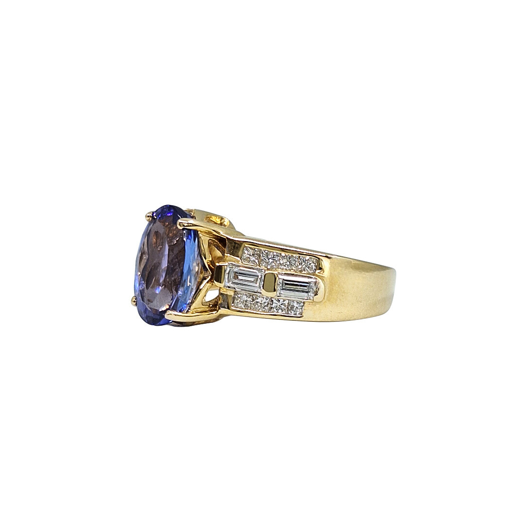 18ct Yellow Gold Tanzanite & Diamond Ring