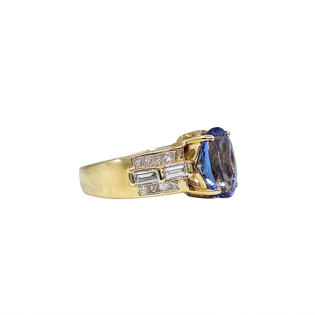 18ct Yellow Gold Tanzanite & Diamond Ring