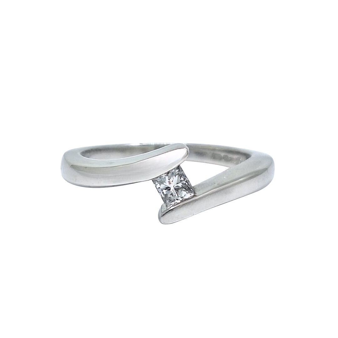 18ct White Gold Princess Cut Solitaire Ring