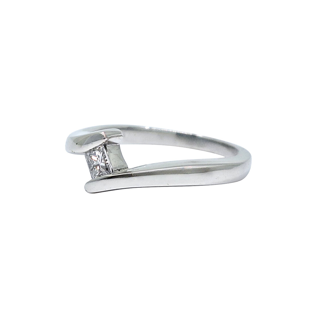 18ct White Gold Princess Cut Solitaire Ring