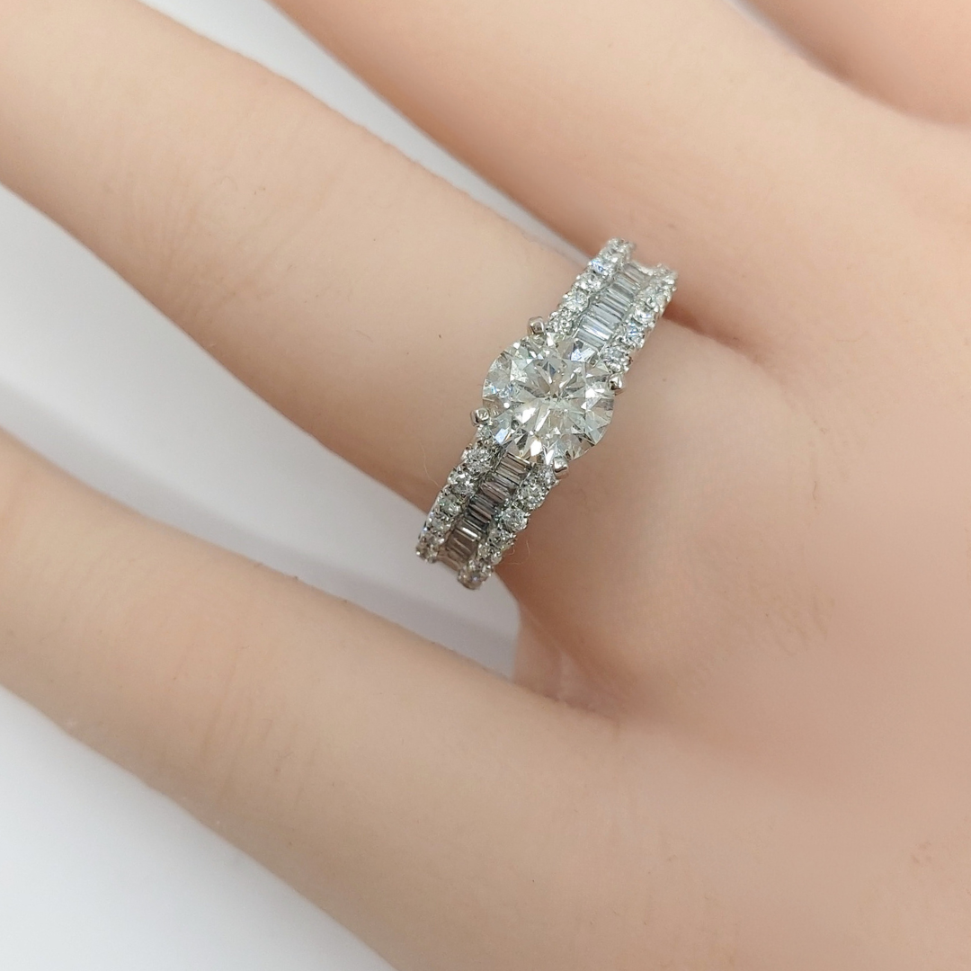 14ct White Gold & Diamond Ring