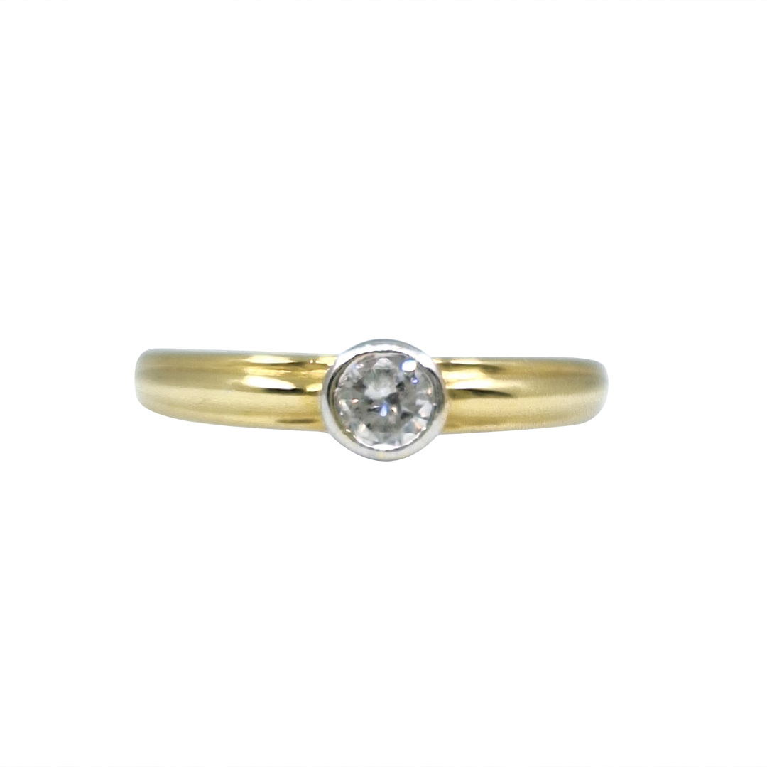 18ct Yellow Gold Rub Over Diamond Solitaire ring