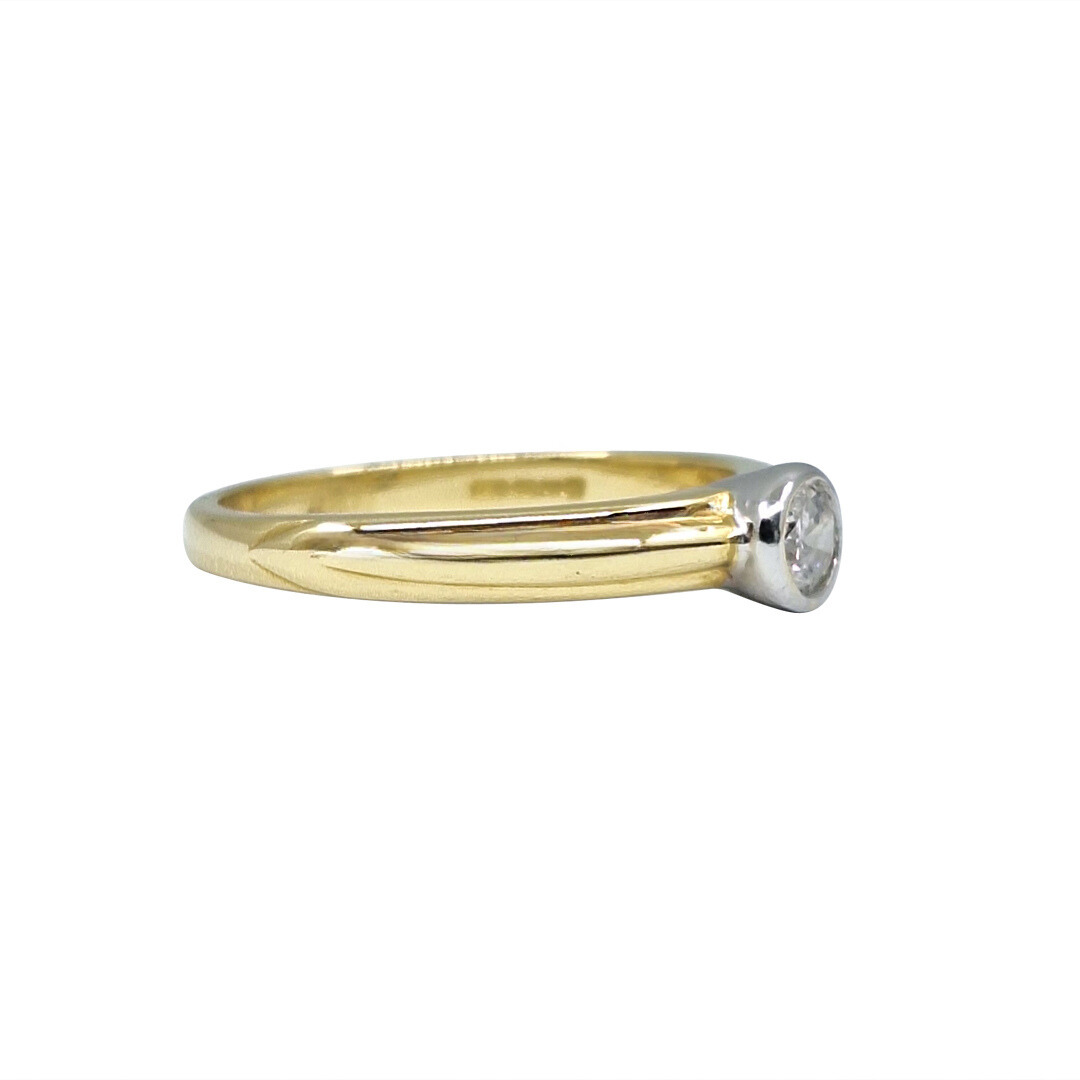 18ct Yellow Gold Rub Over Diamond Solitaire ring