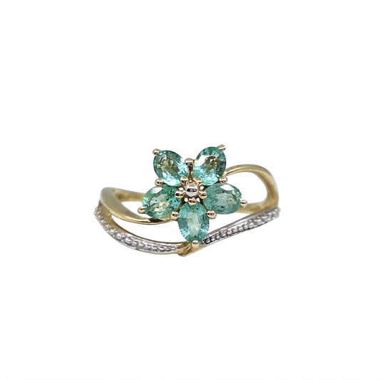 9ct Yellow Gold Green Stone Flower Ring