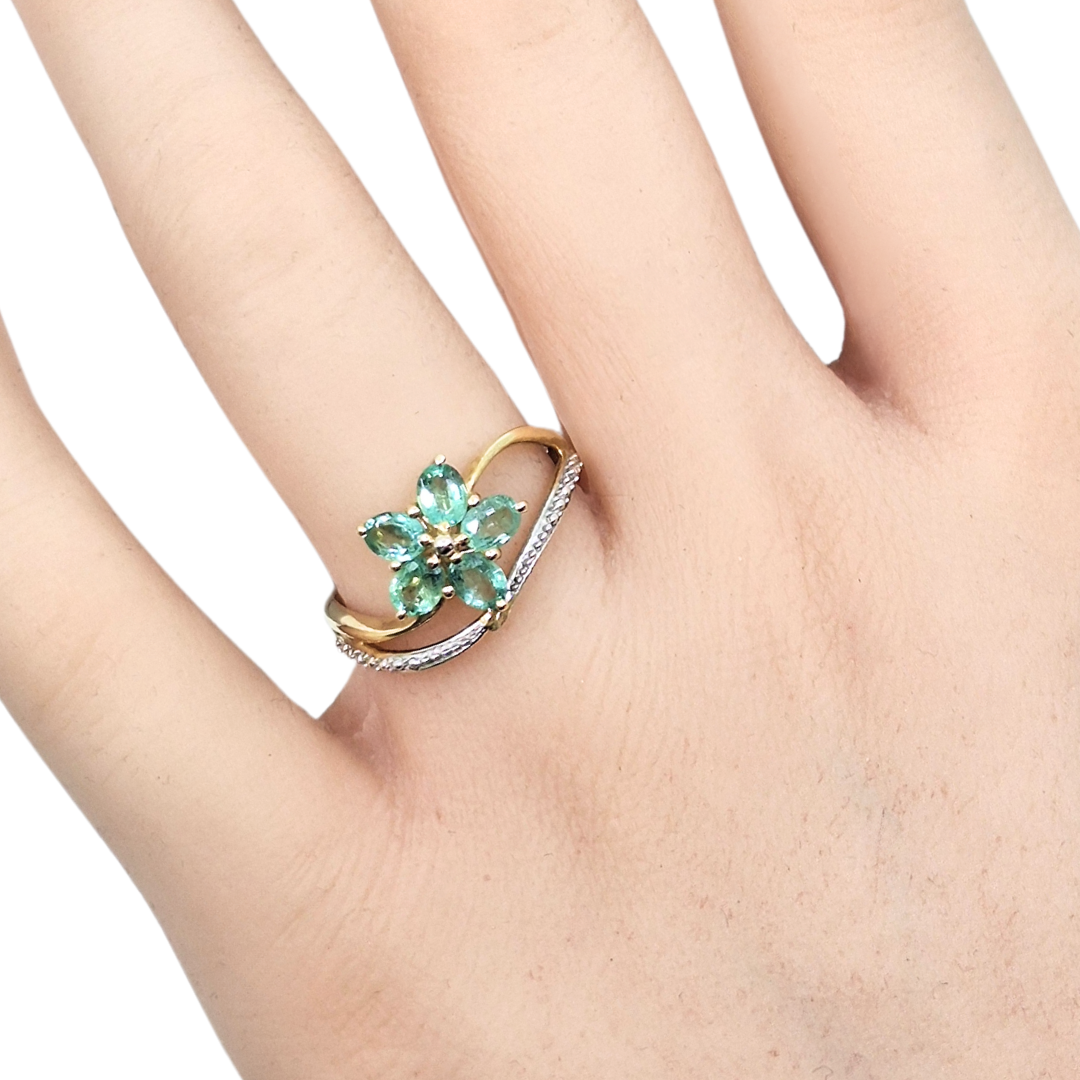 9ct Yellow Gold Green Stone Flower Ring