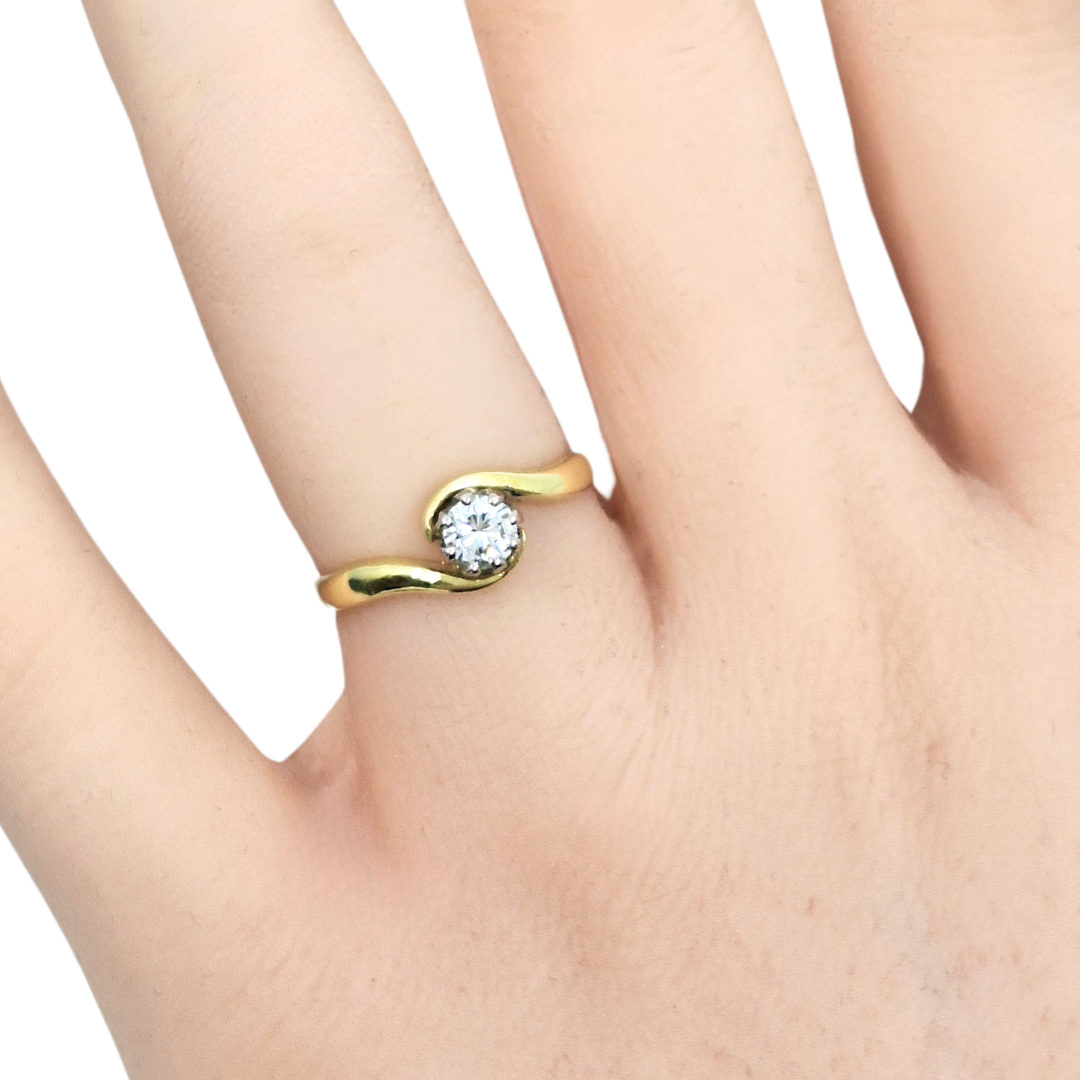 18ct Yellow Gold Diamond Twist Solitaire Ring